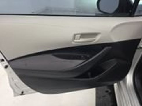 Used 2025 Toyota Corolla LE FWD image 9