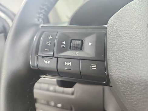 Used 2025 Nissan Rogue SV FWD image 24