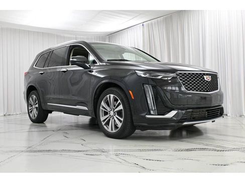 Used 2022 Cadillac XT6 Premium Luxury w/ Technology Package image 2