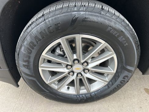 Used 2023 Chevrolet Traverse LT image 33