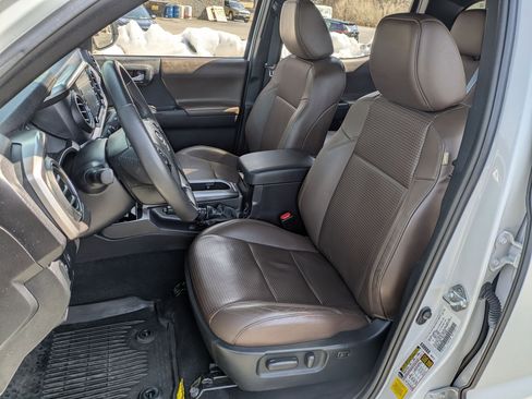 Used 2023 Toyota Tacoma Limited image 7