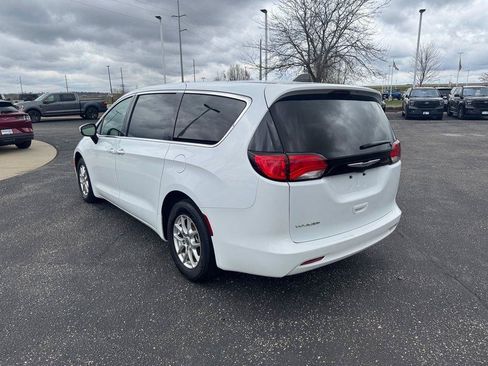 Used 2023 Chrysler Voyager LX FWD image 7