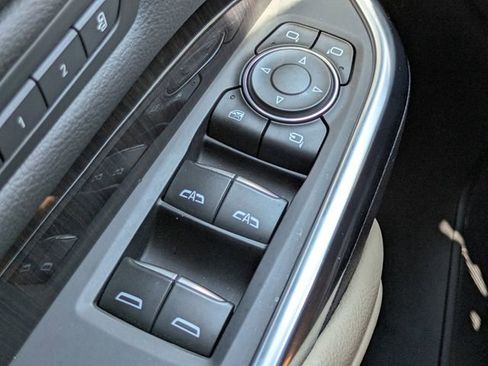 Used 2024 Cadillac XT4 Premium Luxury FWD image 25