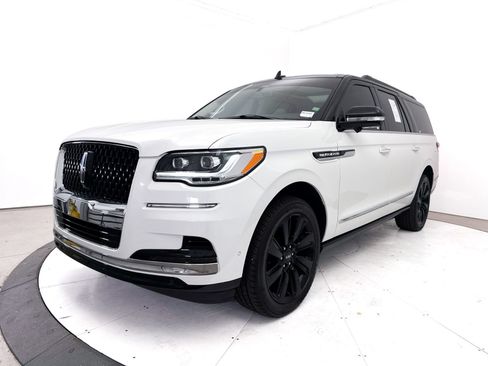 Used 2022 Lincoln Navigator L Black Label AWD/4WD image 17