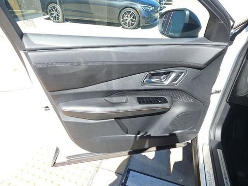 Used 2023 Nissan Ariya AWD image 12