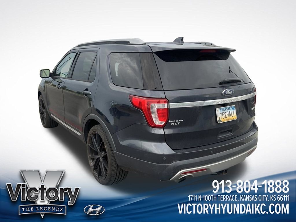 Used 2017 Ford Explorer XLT w/ Equipment Group 202A FWD image 7
