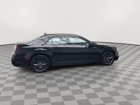 Used 2022 Chrysler 300 Touring w/ Sport Appearance Package image 33