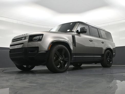 Used 2024 Land Rover Defender 130 X-Dynamic SE AWD/4WD image 23