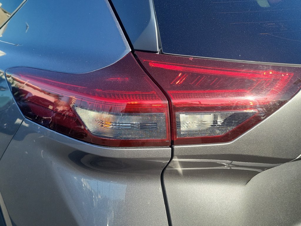 Used 2025 Nissan Rogue SV AWD/4WD image 7