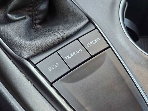 Used 2024 Toyota Camry SE image 34