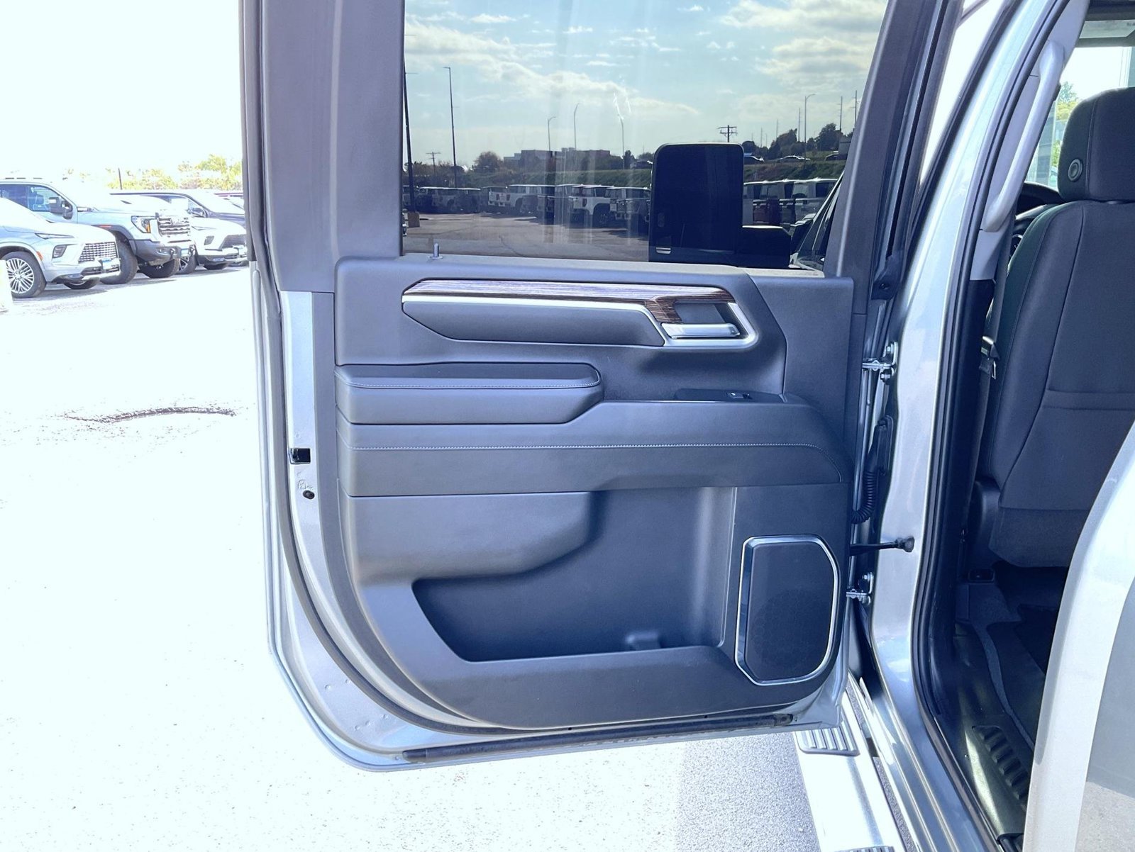 Used 2024 GMC Sierra 3500 SLE w/ SLE Value Package AWD/4WD image 26