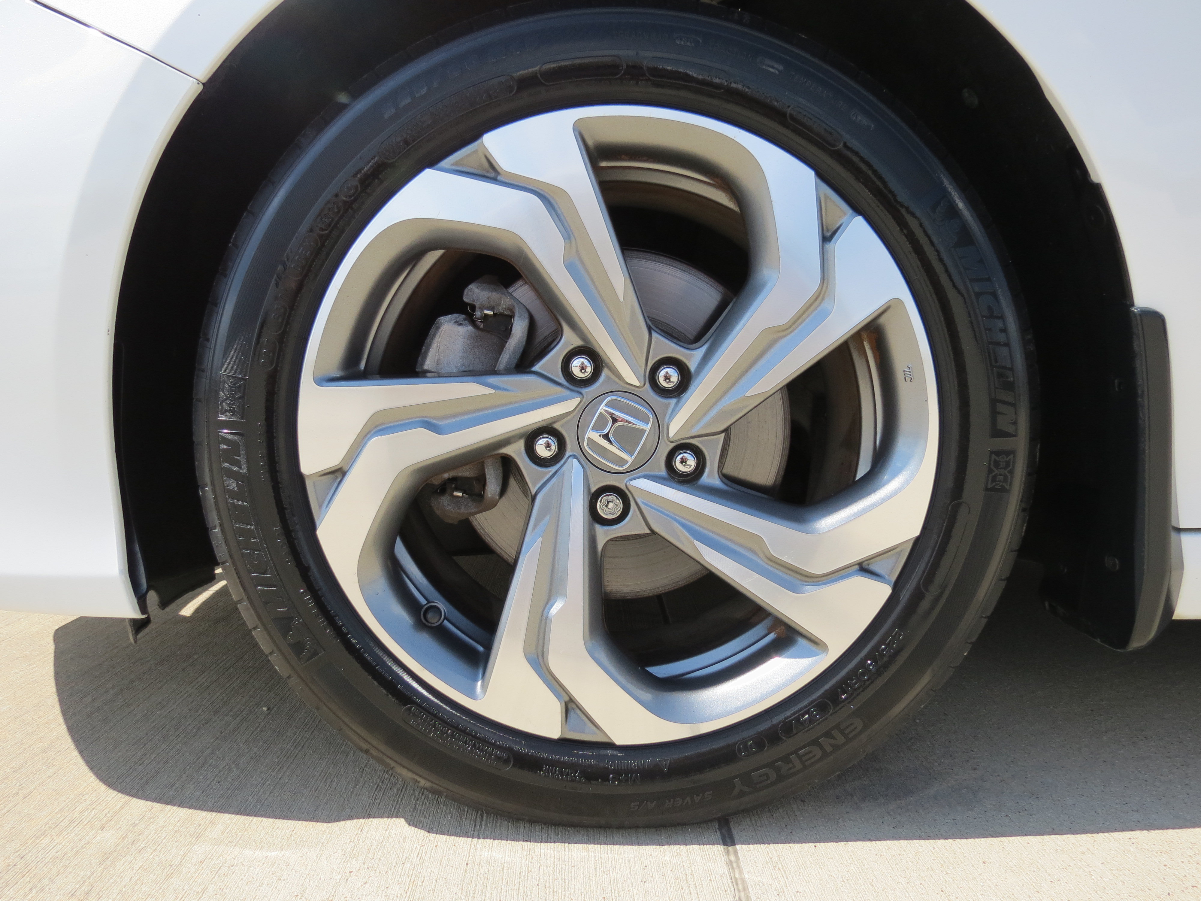 Used 2018 Honda Accord EX image 10
