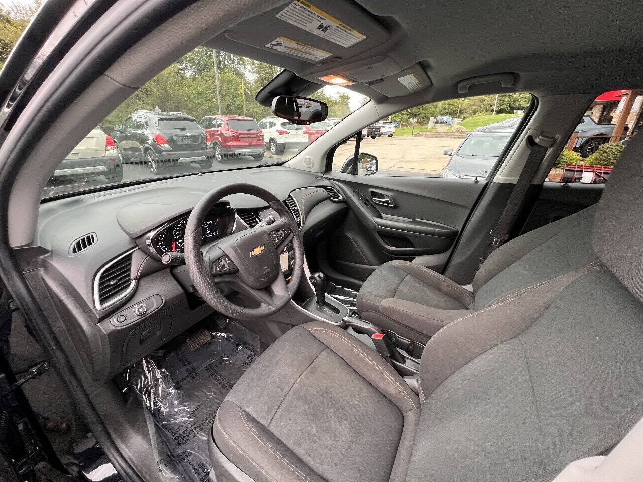 Used 2021 Chevrolet Trax LS w/ Tint and Cruise Package AWD/4WD image 16