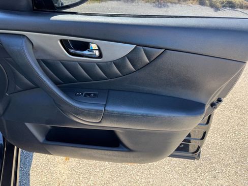 Used 2017 INFINITI QX70 2WD image 43