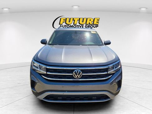Used 2022 Volkswagen Atlas SE w/ Panoramic Sunroof Package FWD image 2