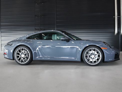 Used 2025 Porsche 911 Carrera image 11
