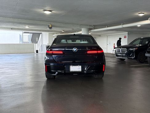 Used 2024 BMW 740i w/ Premium Package 2 RWD image 9