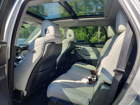 Used 2023 Acura MDX SH-AWD w/ Technology Package image 11