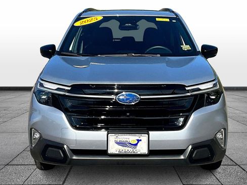 Used 2025 Subaru Forester Touring image 3