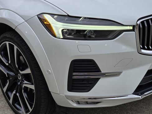 Used 2023 Volvo XC60 B5 Ultimate w/ Climate Package image 13