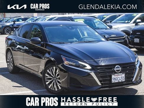 Used 2024 Nissan Altima 2.5 SV FWD image 1