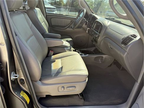 Used 2006 Toyota Sequoia Limited RWD image 21