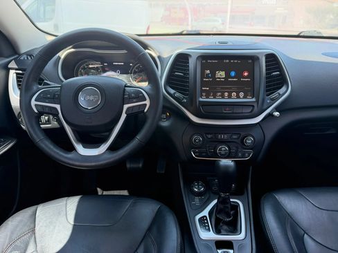 Used 2015 Jeep Cherokee Trailhawk w/ Comfort/Convenience Group AWD/4WD image 23