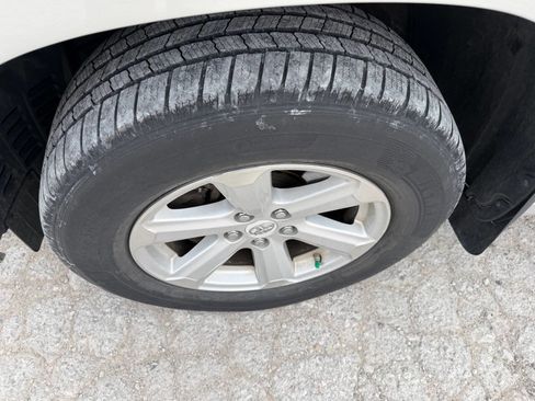 Used 2010 Toyota Highlander SE image 9