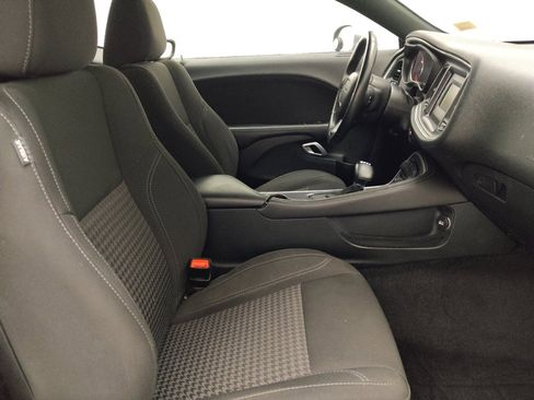 Used 2017 Dodge Challenger SXT RWD image 21