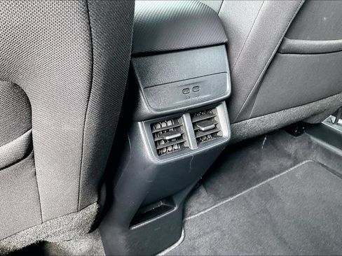 Used 2026 Chevrolet Equinox LT FWD image 32