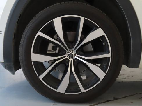 Used 2024 Volkswagen Atlas Cross Sport SEL Premium R-Line image 30