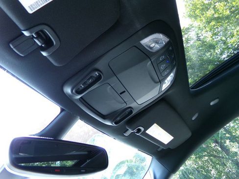 Used 2025 Chrysler Pacifica Limited FWD image 25
