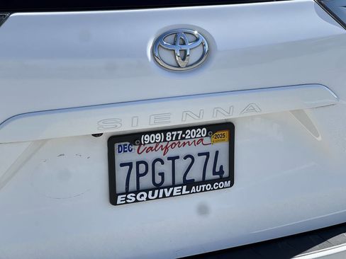 Used 2015 Toyota Sienna SE Premium image 8