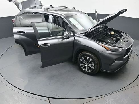 Certified 2024 Toyota Highlander XLE AWD/4WD image 55