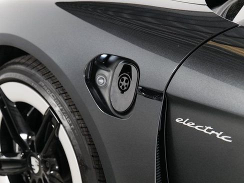 New 2025 Porsche Taycan image 25