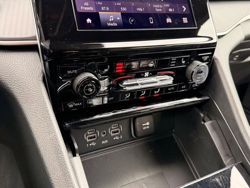 New 2025 Jeep Grand Cherokee Laredo image 14