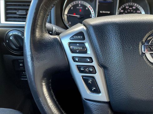 Used 2019 Nissan Titan SV w/ SV Convenience Package image 19