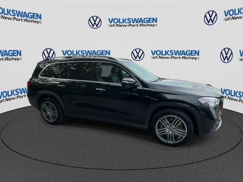 Used 2025 Mercedes-Benz GLS 450 4MATIC image 9