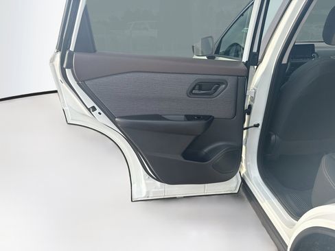Used 2023 Nissan Rogue S AWD/4WD image 26