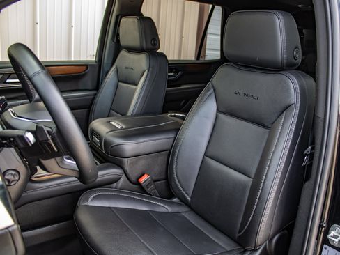 Used 2025 GMC Yukon Denali AWD/4WD image 22