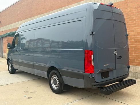 Used 2019 Mercedes-Benz Sprinter 170 image 4