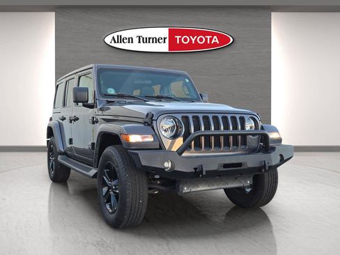 Used 2021 Jeep Wrangler Unlimited Sahara image 2