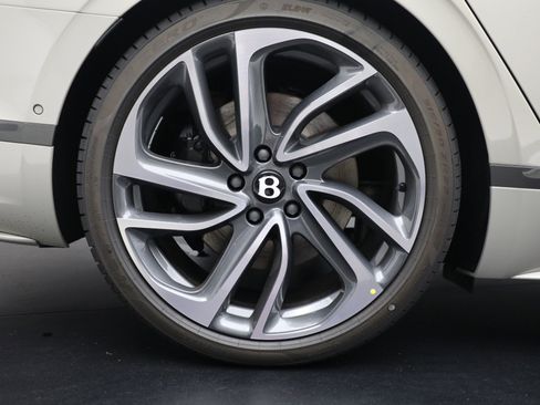 New 2025 Bentley Flying Spur Plug-In Hybrid image 16