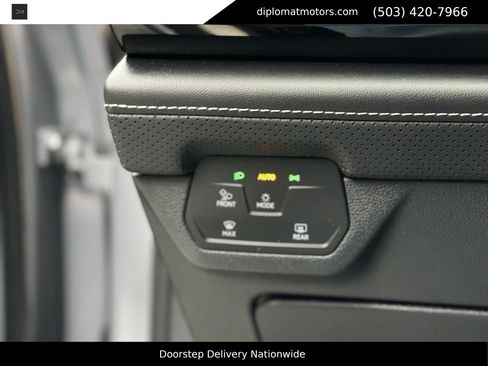 Used 2024 Volkswagen Atlas Cross Sport SE image 33