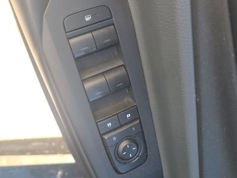 Used 2023 Toyota Prius LE image 18