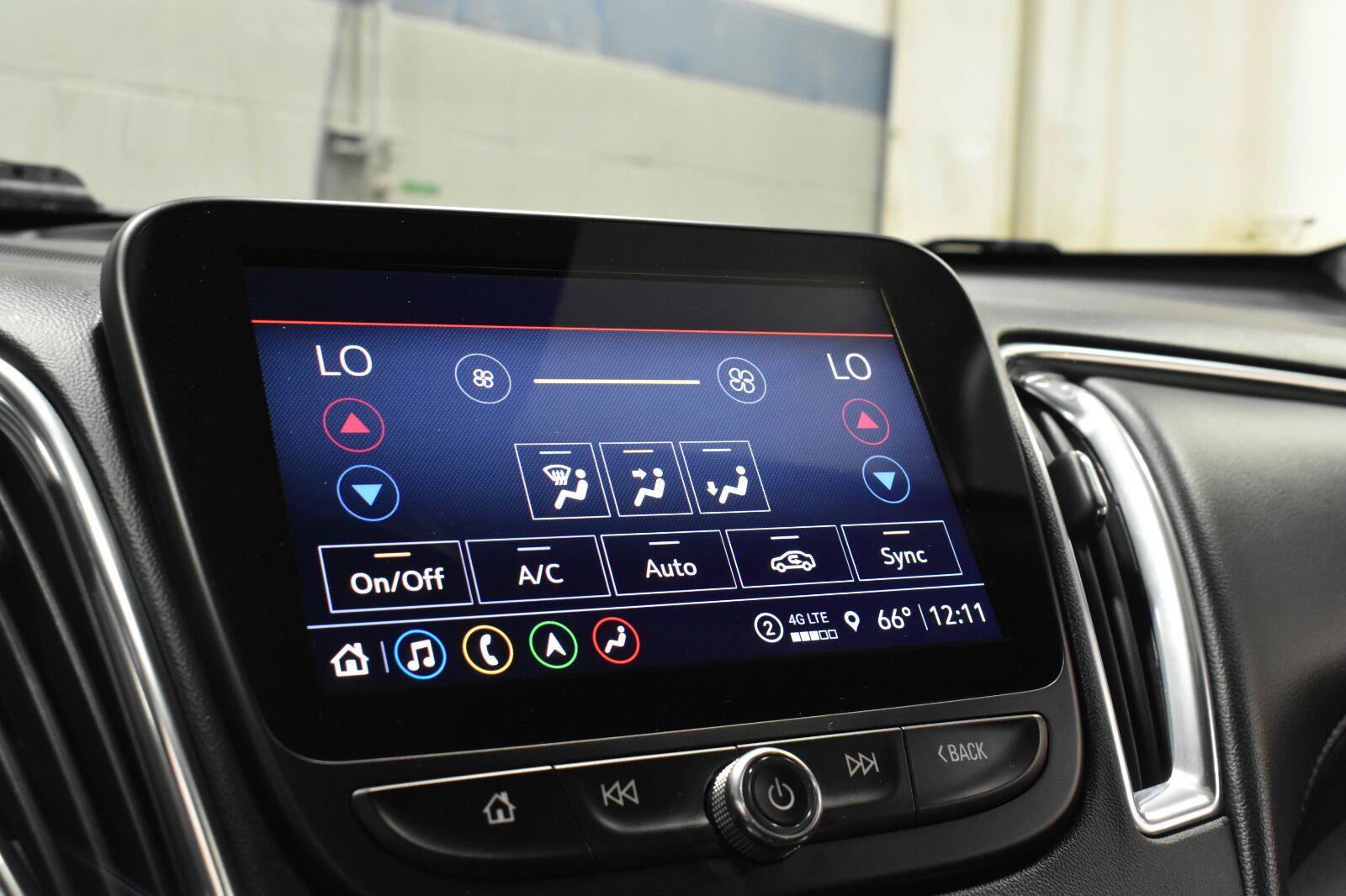 Used 2022 Chevrolet Malibu Premier FWD image 17