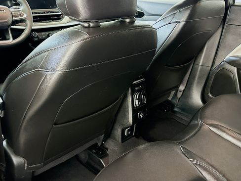 Used 2025 Jeep Compass Limited image 27