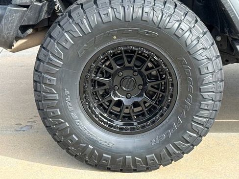 Used 2024 Jeep Wrangler Unlimited Rubicon w/ Convenience Group AWD/4WD image 8
