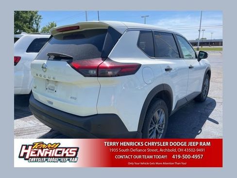 Used 2021 Nissan Rogue S AWD/4WD image 1