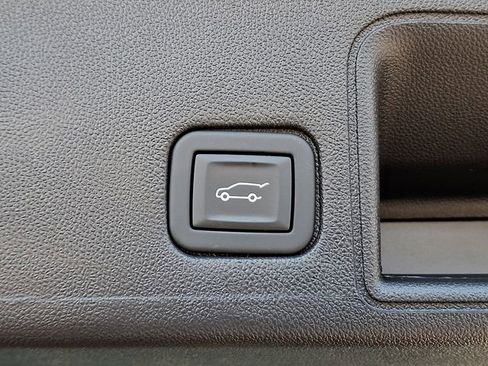 Used 2024 GMC Terrain SLE w/ Driver Convenience Package image 33